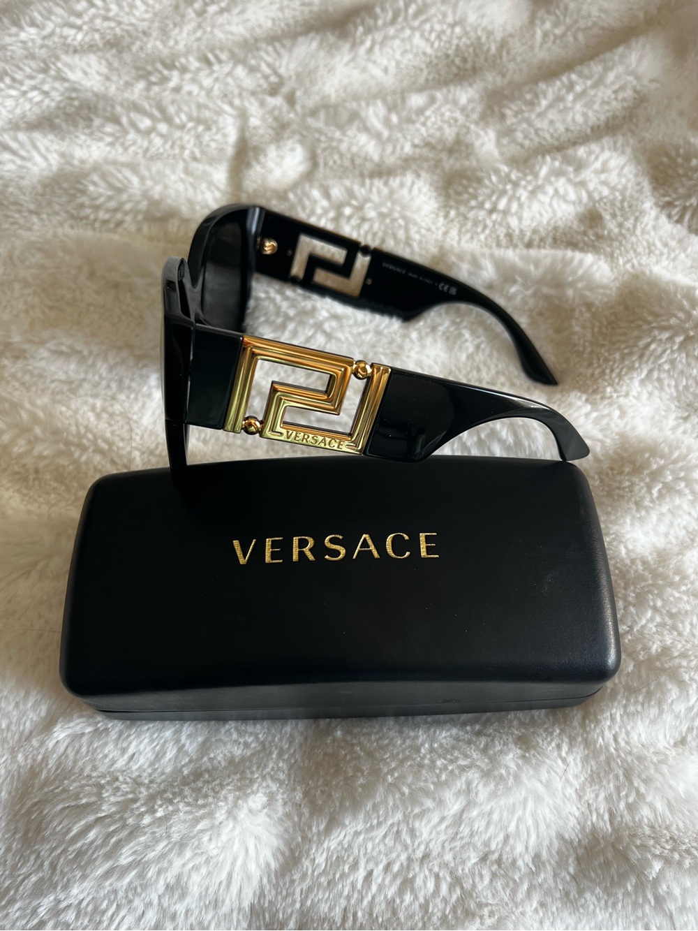 Versace Black Oversized Cat-Eye Sunglasses - Picture 2 of 4